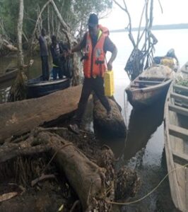 Photo of deployment of a vaccination team in Cameroon, Manoka Health District, Littoral Region. 